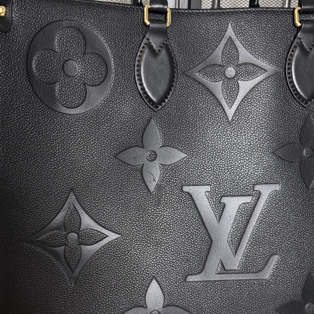 Louis Vuitton OnTheGo GM - Picture 3 of 11